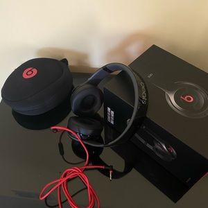 NEW Beats Solo2 Wired On-Ear Headphones-Black